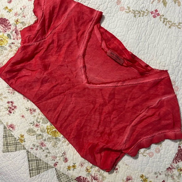 Gigi Moda Italy Women's Red Short Sleeve Tee - Picture 1 of 4